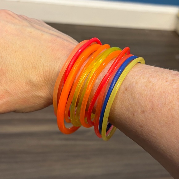 Set Of 4 Vintage Hand Painted Animal Hair Clips And 12 Jelly Bracelets - Picture 13 of 16